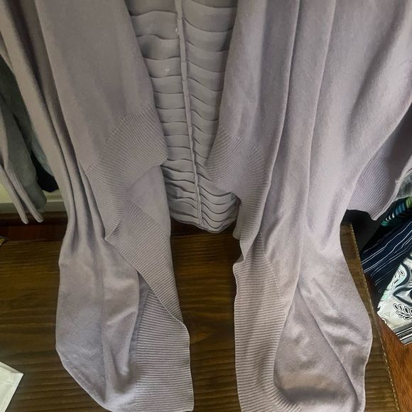 Jennifer Lopez sweater - Picture 3 of 6